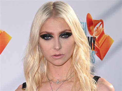 taylor momsen tape|Taylor Momsen Stuns With Topless Red Carpet Look,。